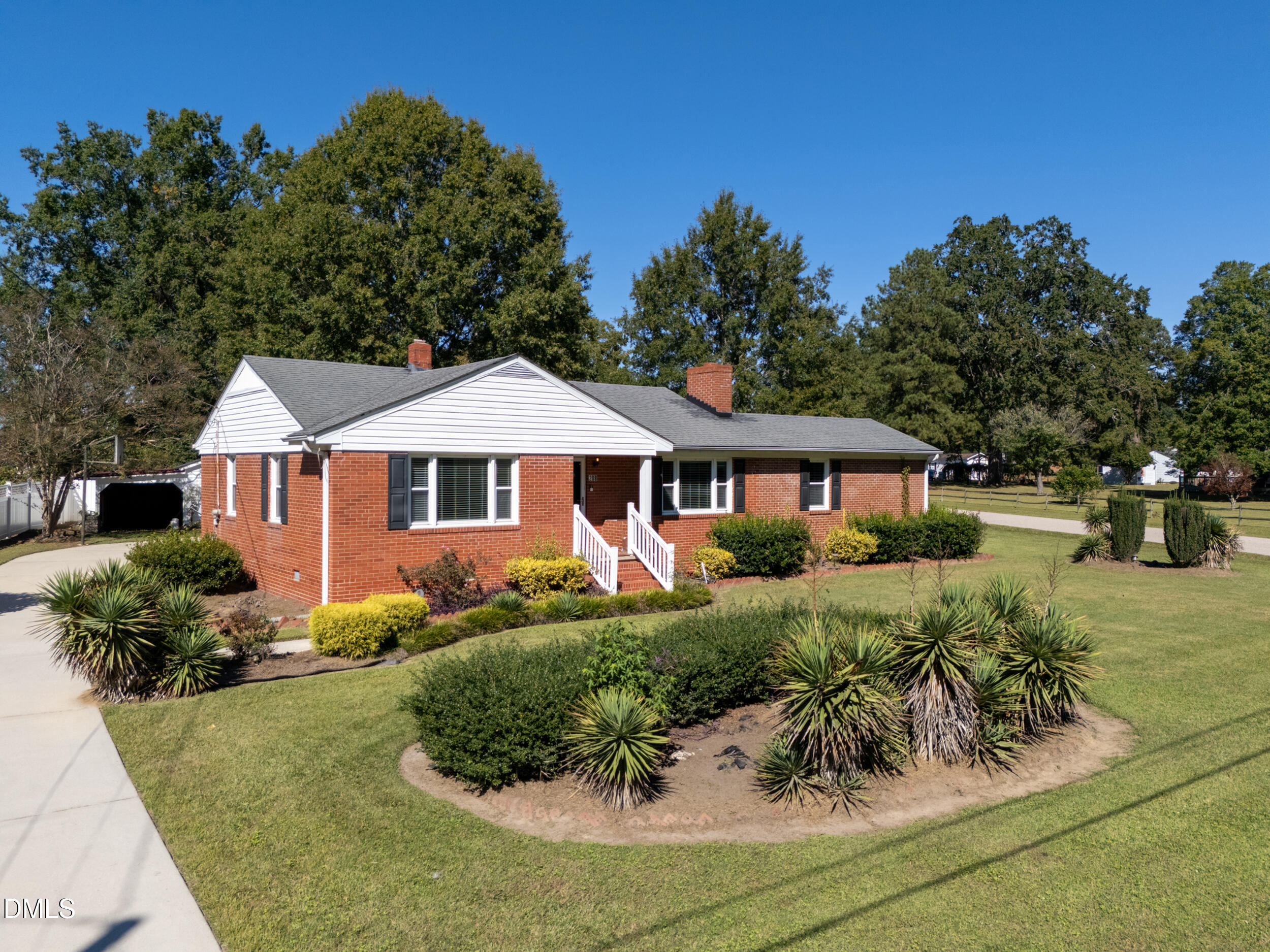 208 Old Post Road Property Photo 1