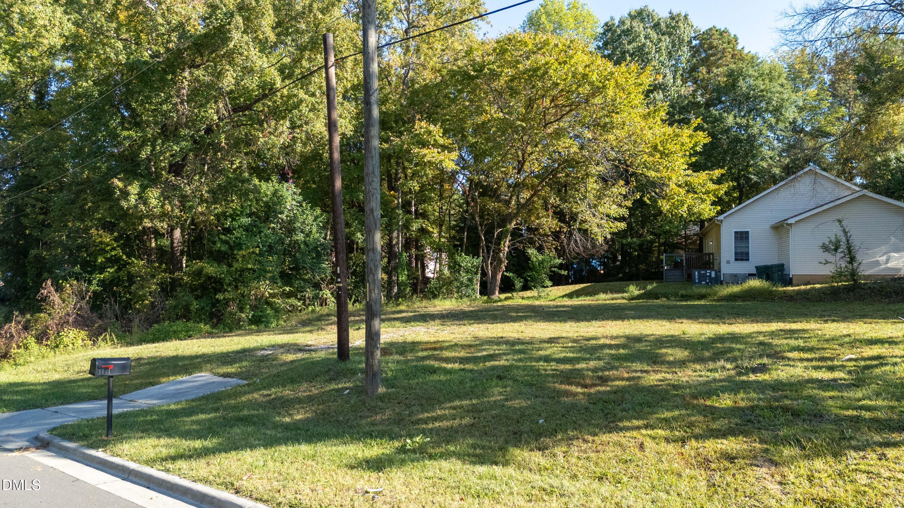 1021 Ardmore Drive Property Photo 2