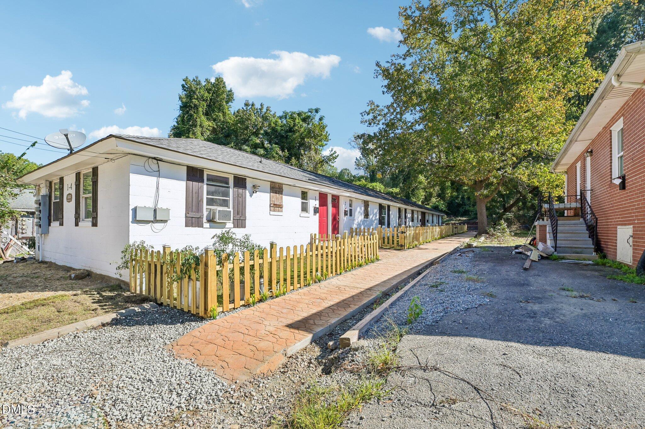 1512 N Hyde Park Avenue Property Photo 1