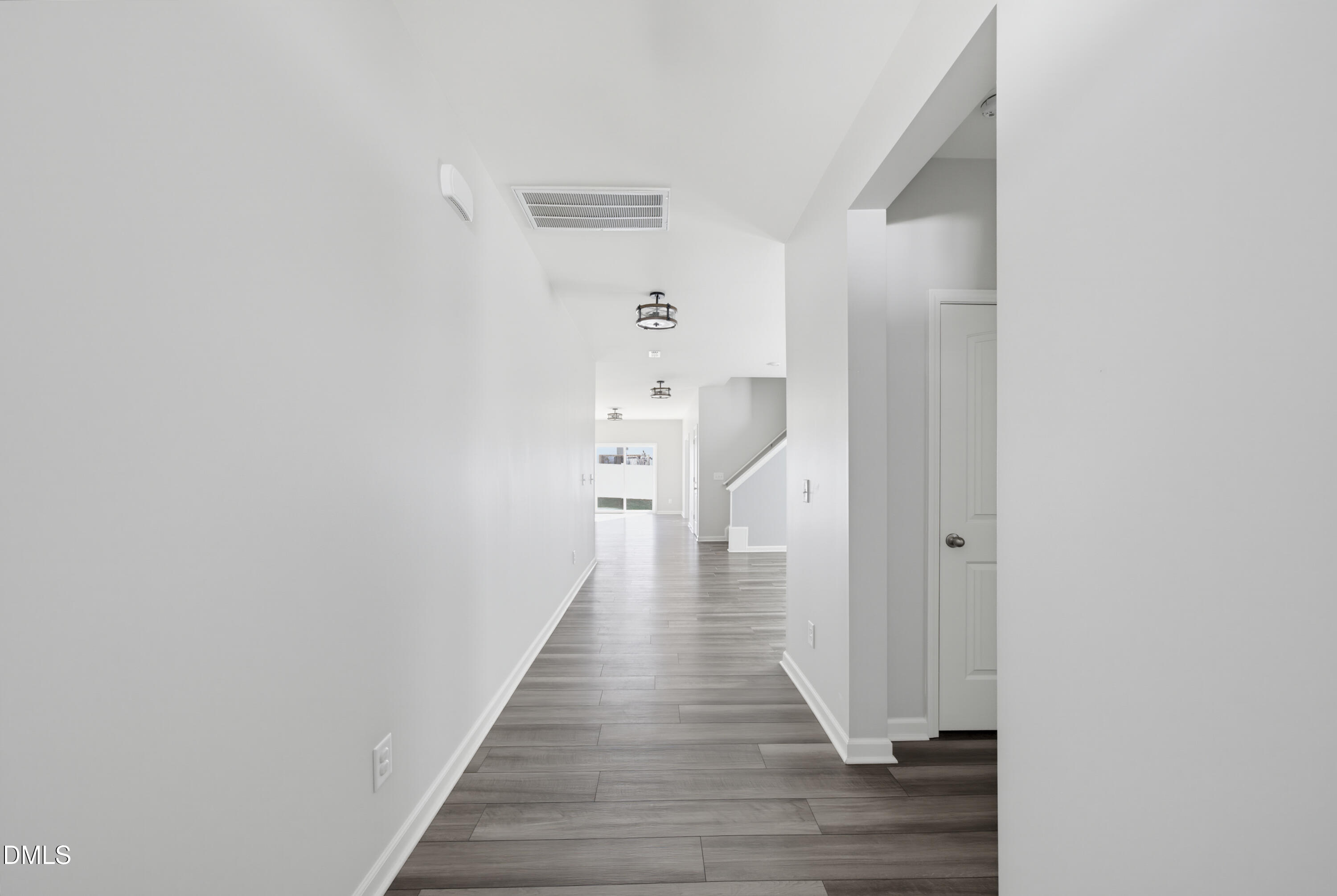 712 Emmer Street Property Photo 5
