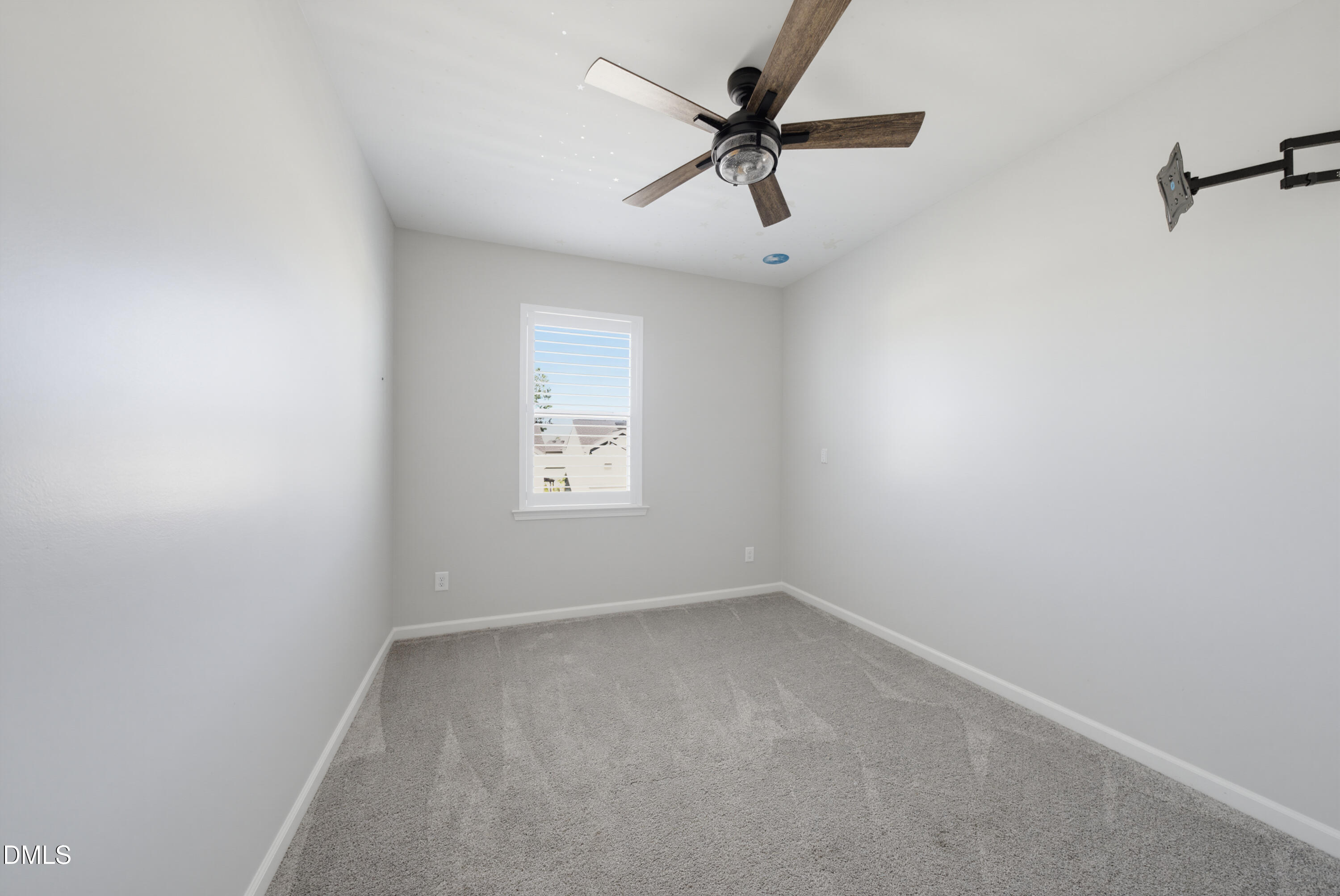 712 Emmer Street Property Photo 32