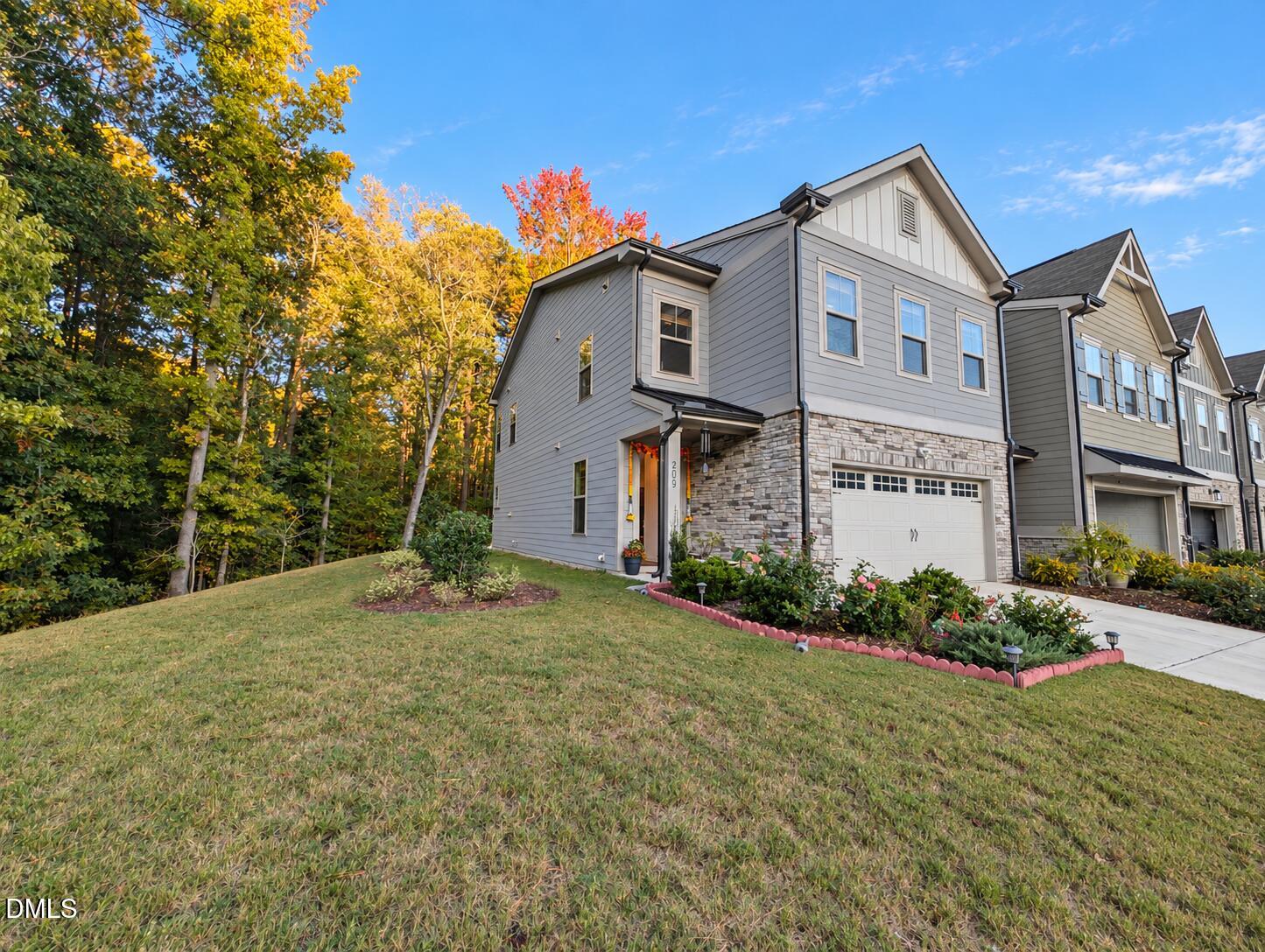 2039 Maggie Valley Drive Property Photo 3