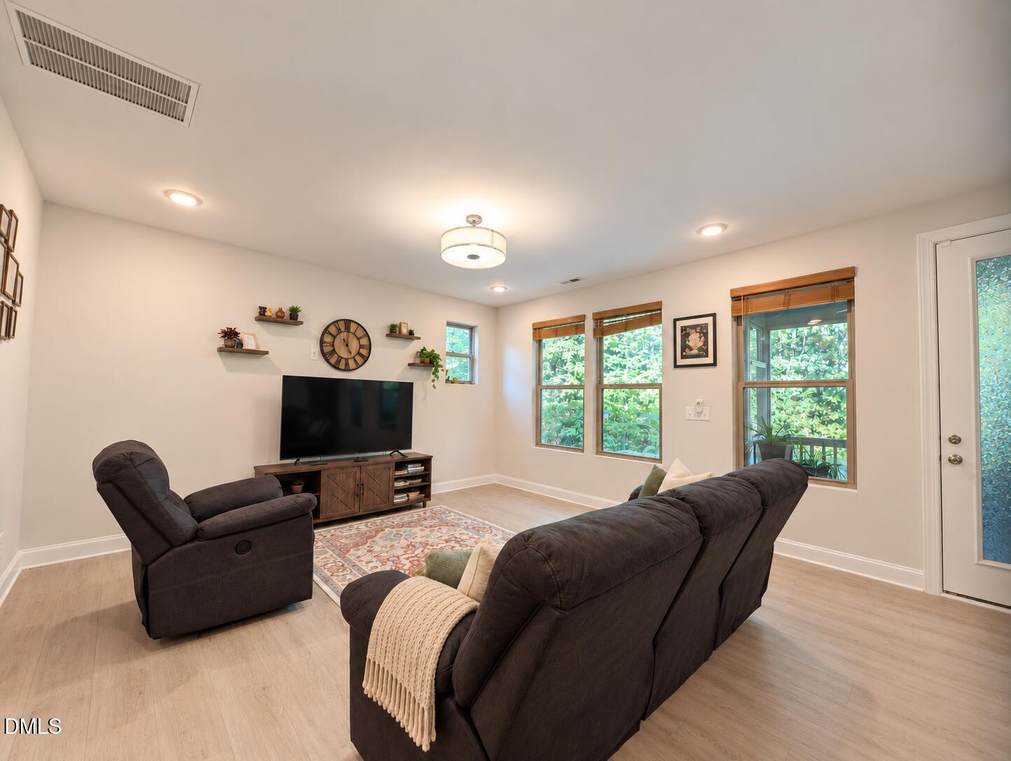 2039 Maggie Valley Drive Property Photo 12