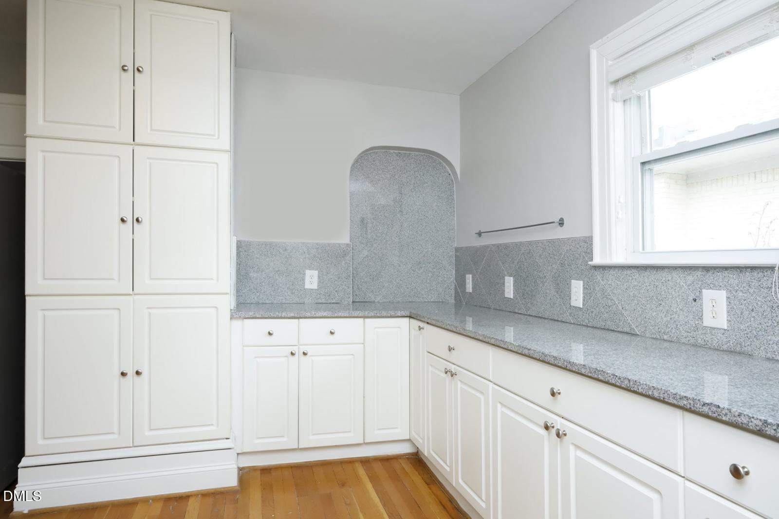 708 1/2 Glenwood Avenue Property Photo 18