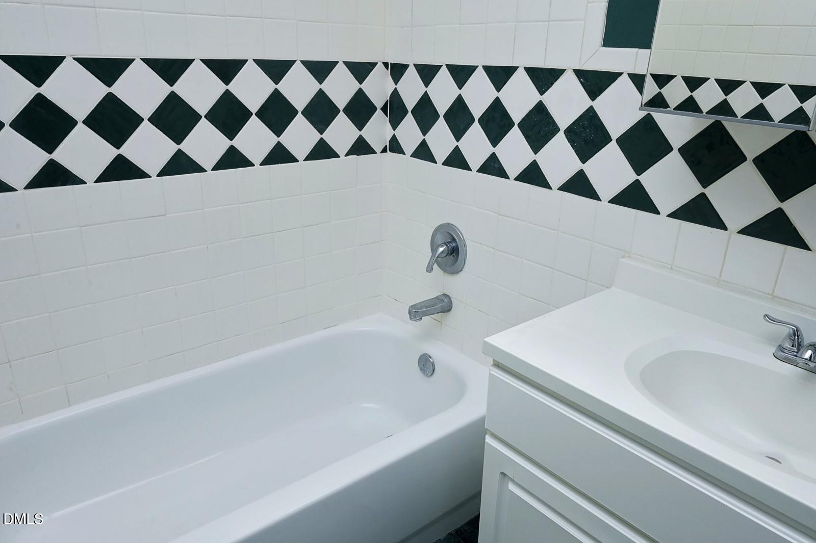 708 1/2 Glenwood Avenue Property Photo 30