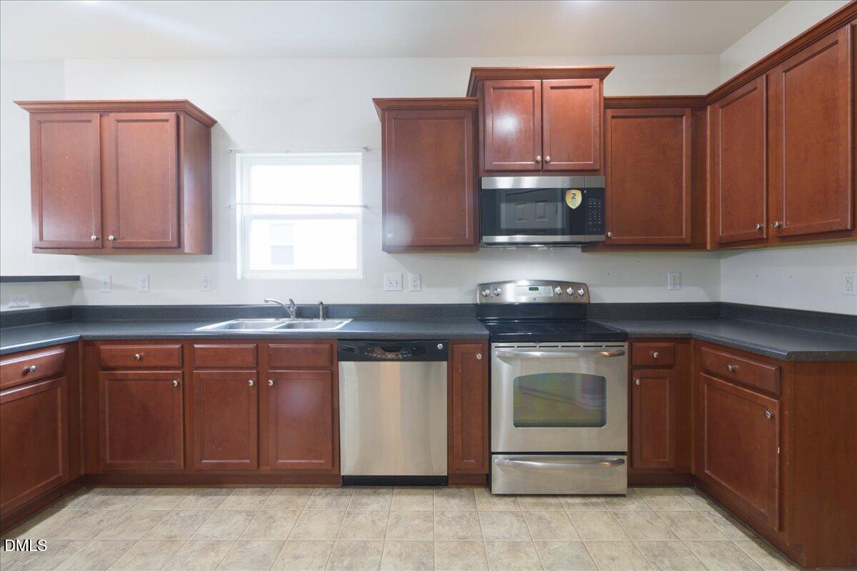 1402 Torrey Pines Court Property Photo 6