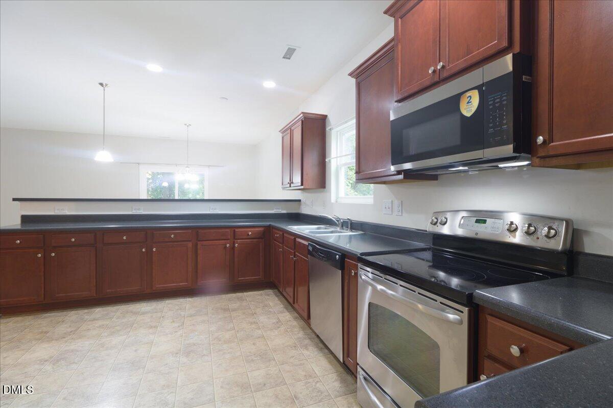 1402 Torrey Pines Court Property Photo 9