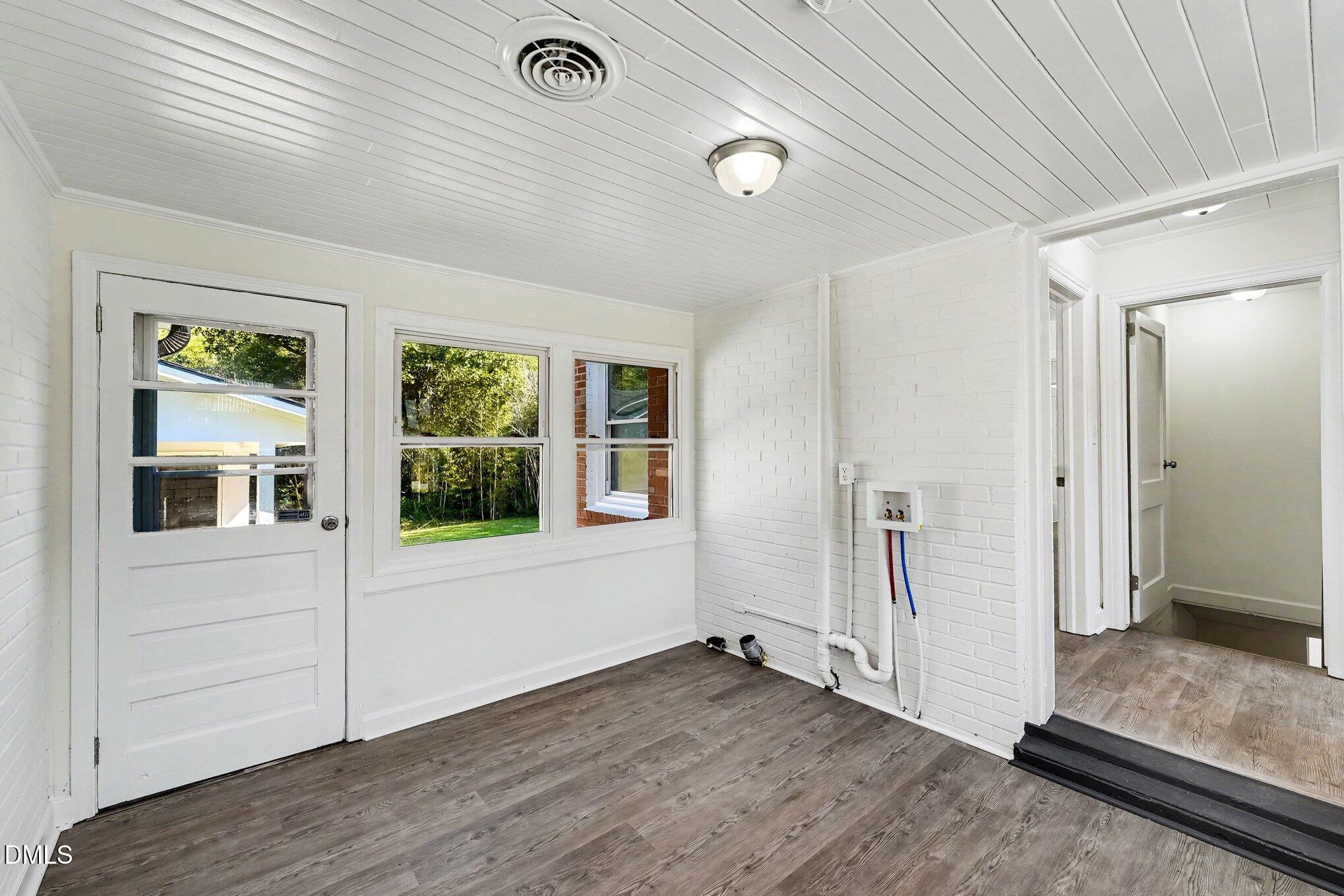 1009 W New Hampshire Avenue Property Photo 28