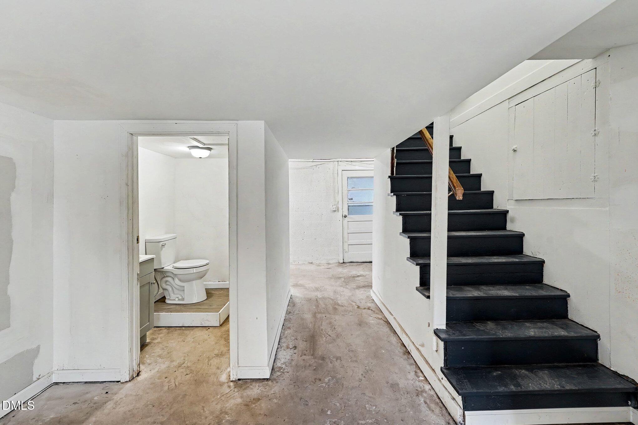 1009 W New Hampshire Avenue Property Photo 30