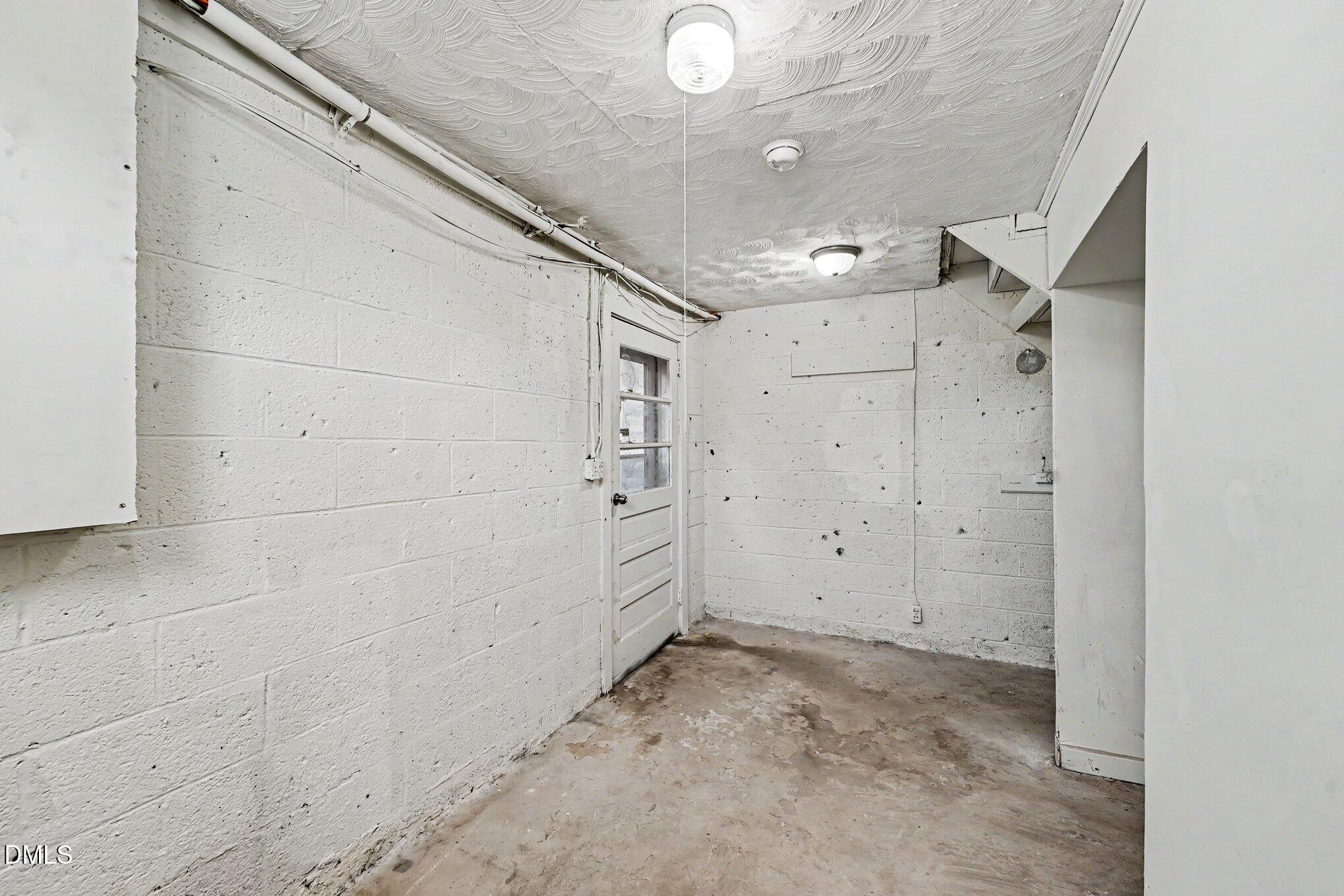 1009 W New Hampshire Avenue Property Photo 32