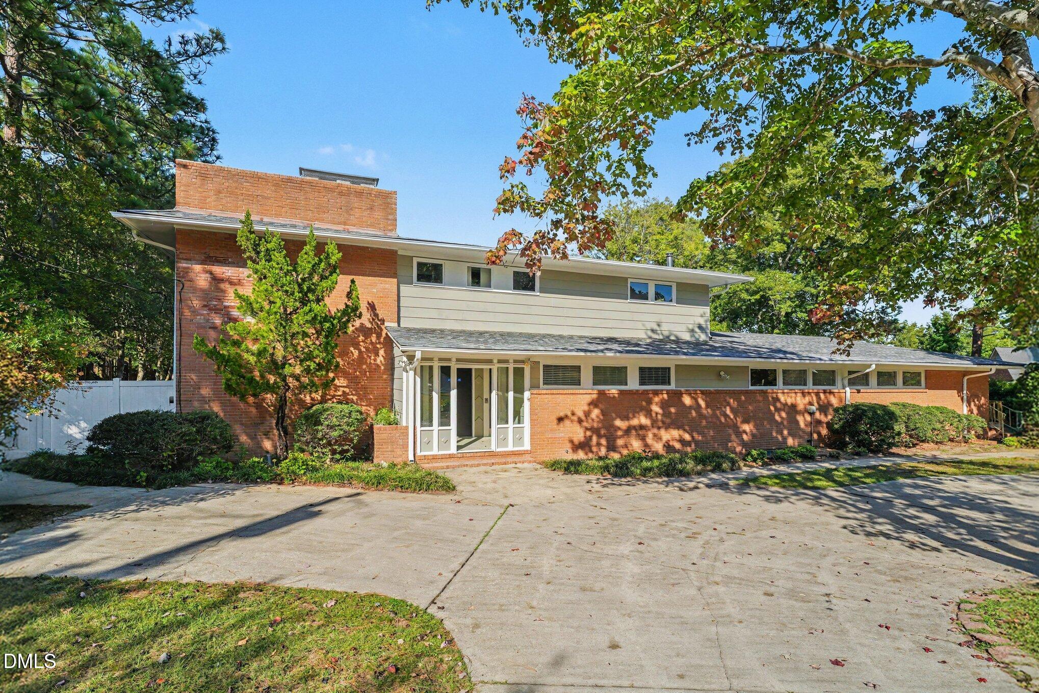 5833 Woodhaven Circle Property Photo 1