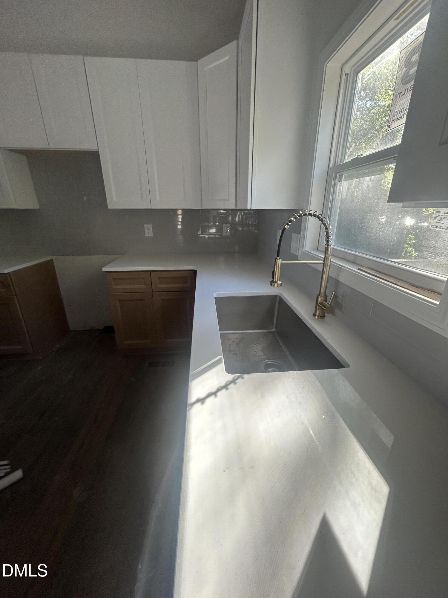 302 Guthrie Street Property Photo 4