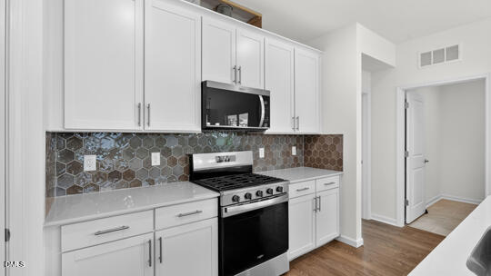 361 Alexis Loop Property Photo 8