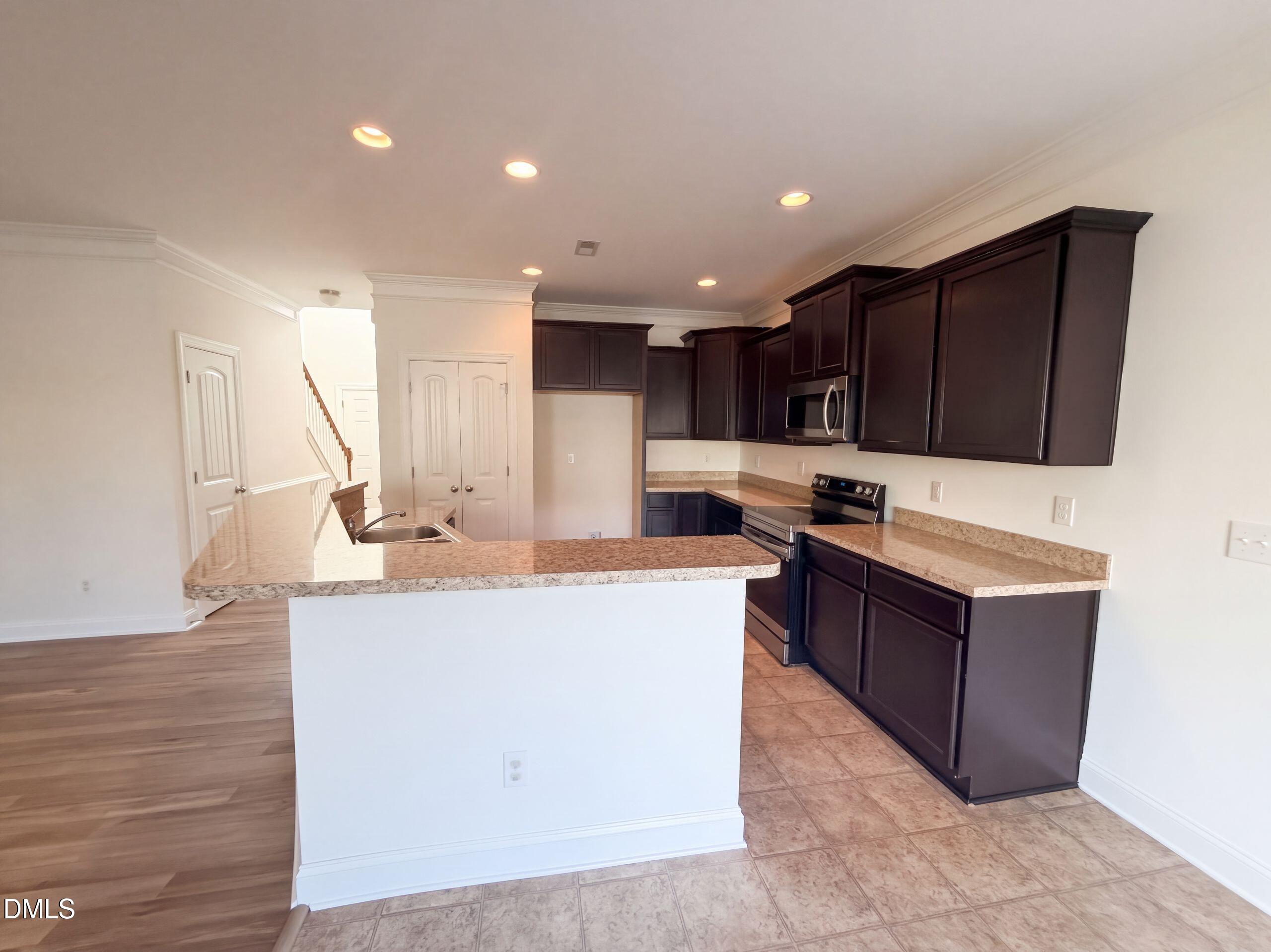 2703 Fern Willow Court Property Photo 2