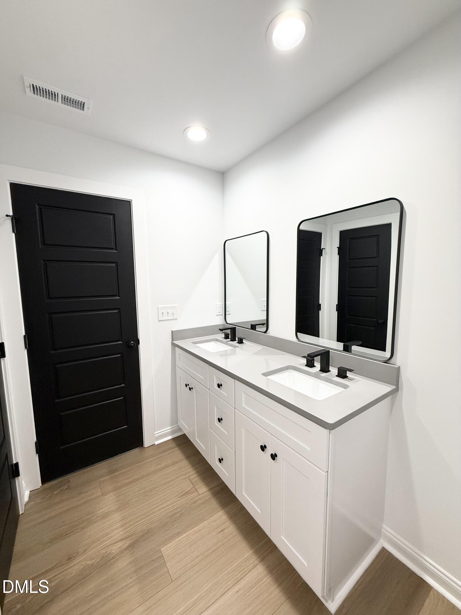 520 Crump Street Property Photo 25