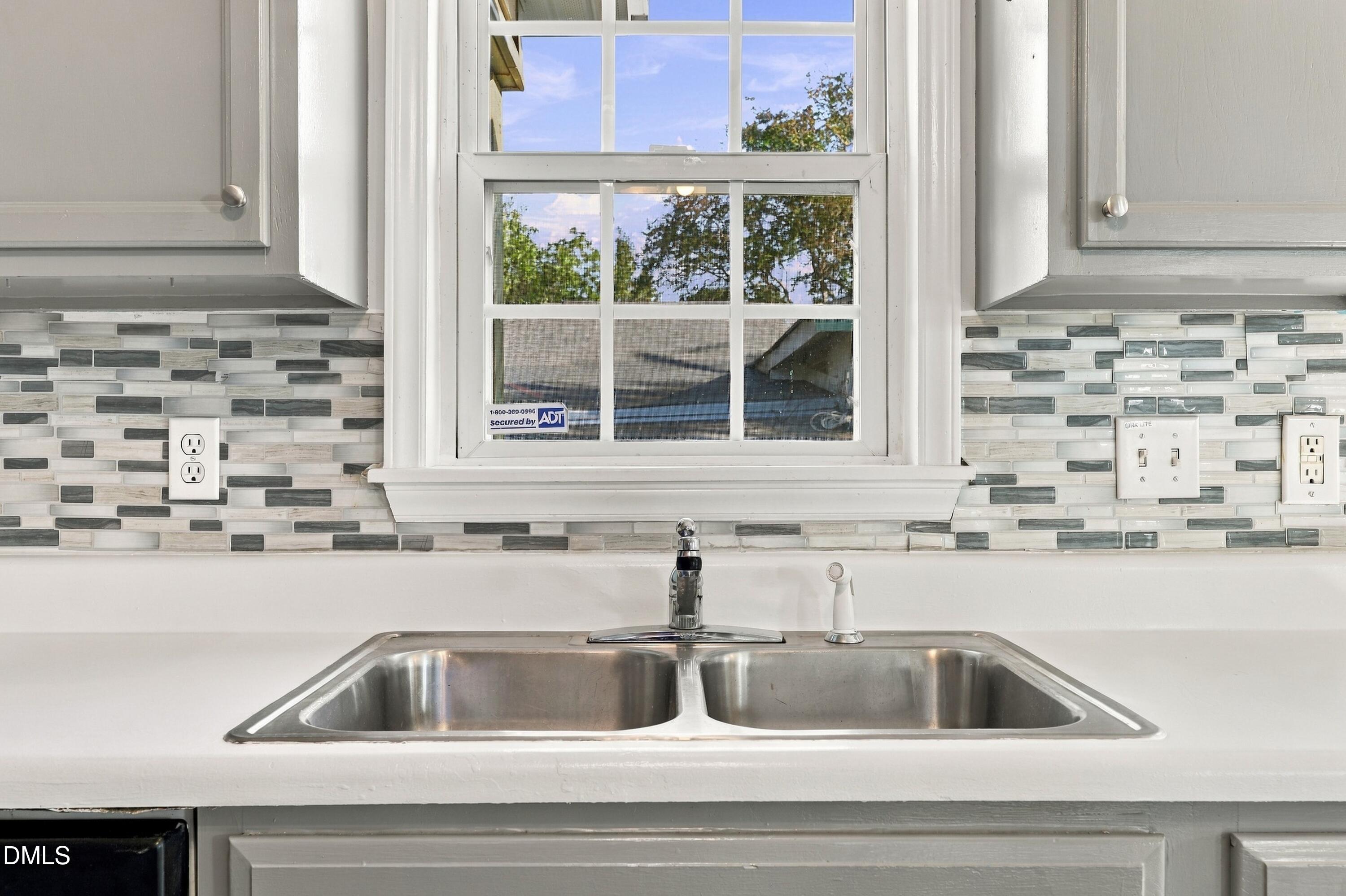 1616 Thompson Street Property Photo 25