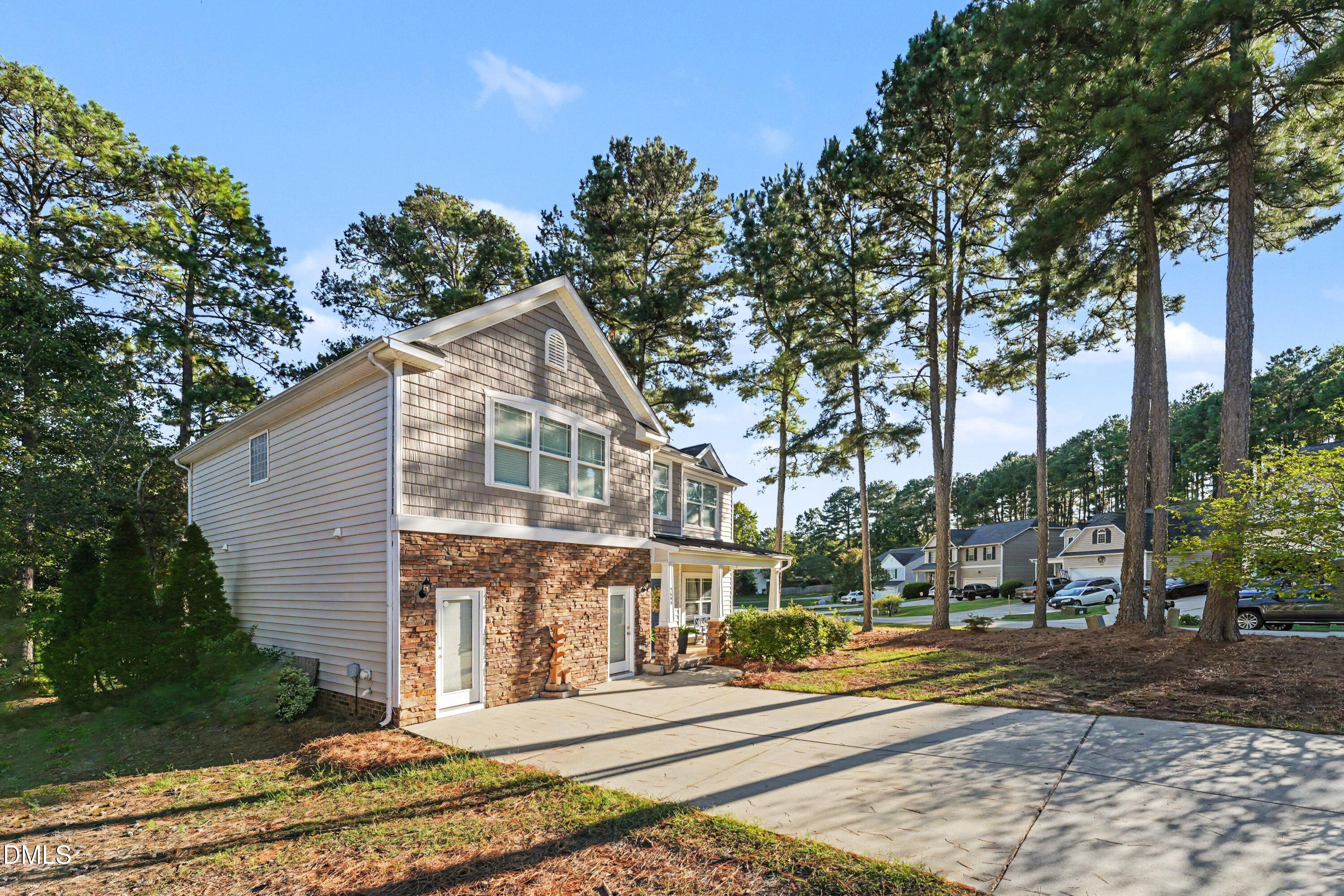 2600 Taton Court Property Photo 4