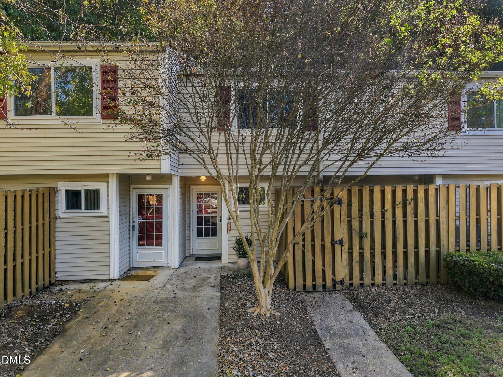 220 Elizabeth Street Property Photo 1