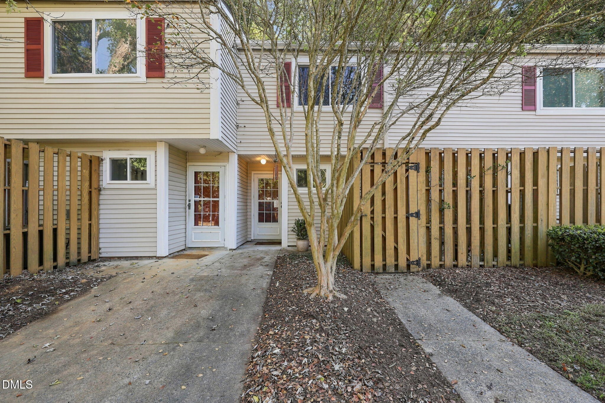 220 Elizabeth Street Property Photo 1