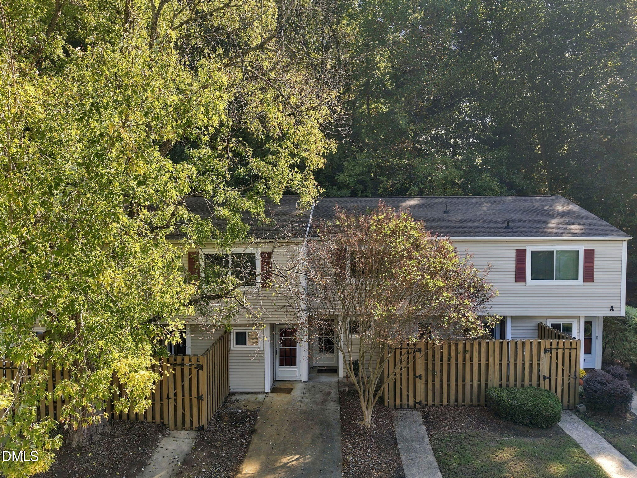 220 Elizabeth Street Property Photo 2