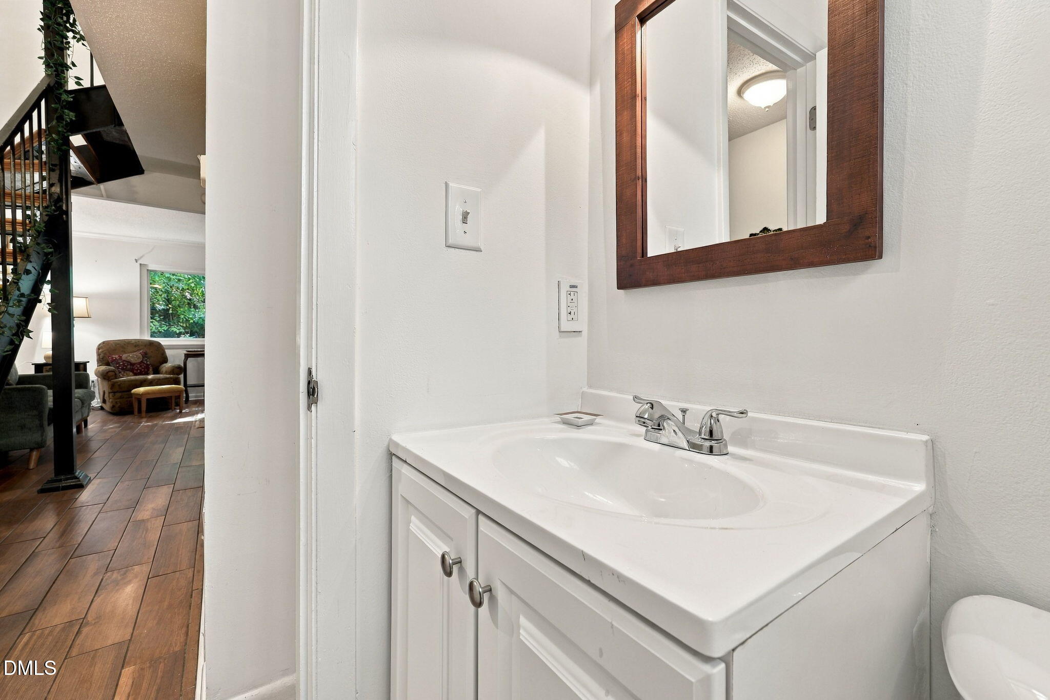 220 Elizabeth Street Property Photo 5