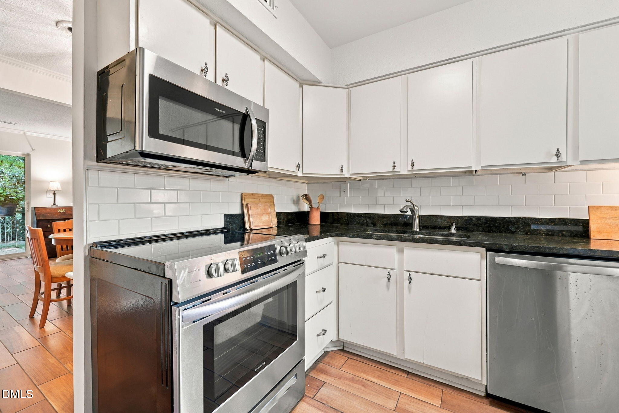 220 Elizabeth Street Property Photo 11