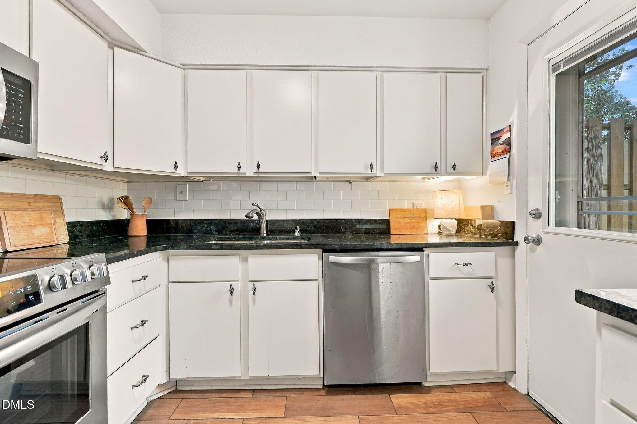 220 Elizabeth Street Property Photo 12