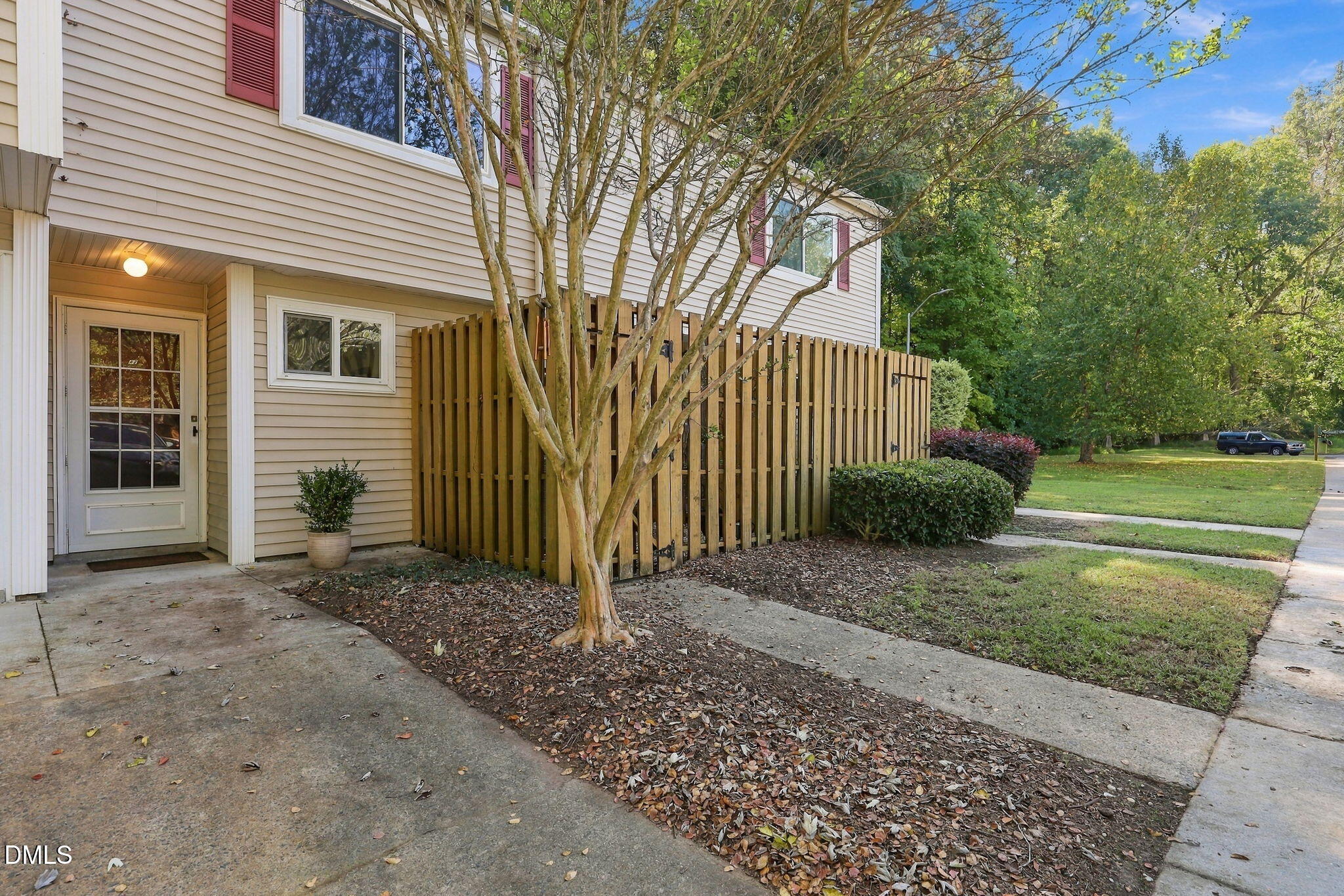 220 Elizabeth Street Property Photo 24