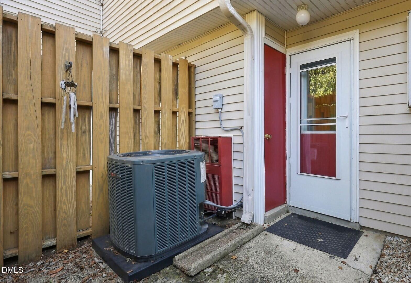 220 Elizabeth Street Property Photo 25