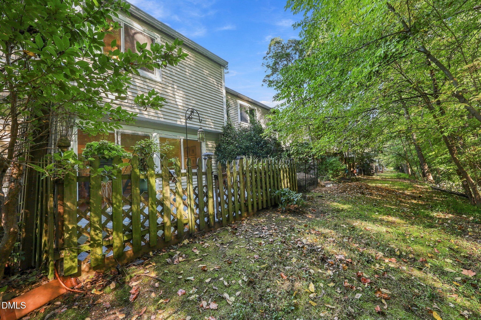 220 Elizabeth Street Property Photo 27