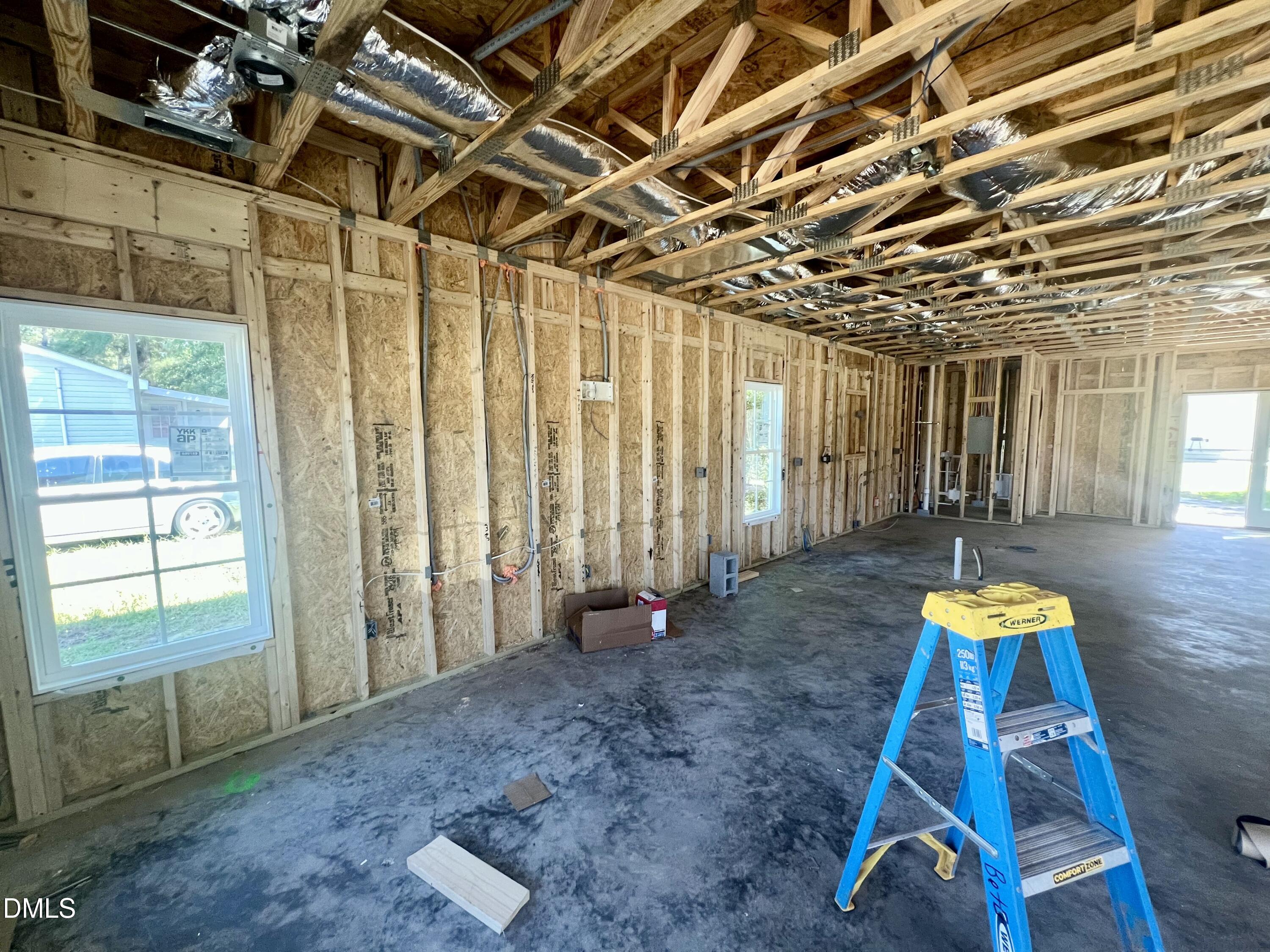 404 S Gardner Avenue Property Photo 4