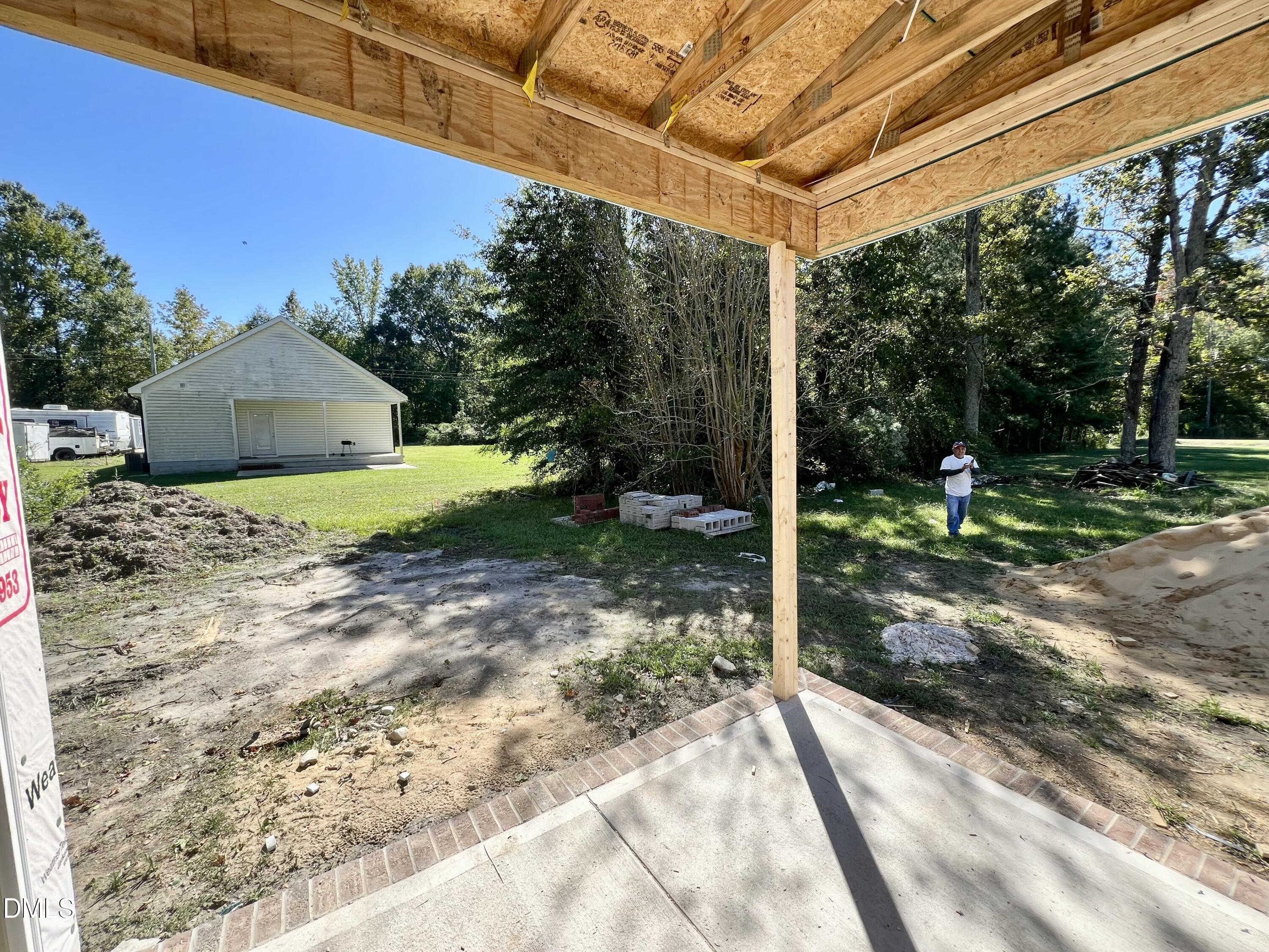 404 S Gardner Avenue Property Photo 20