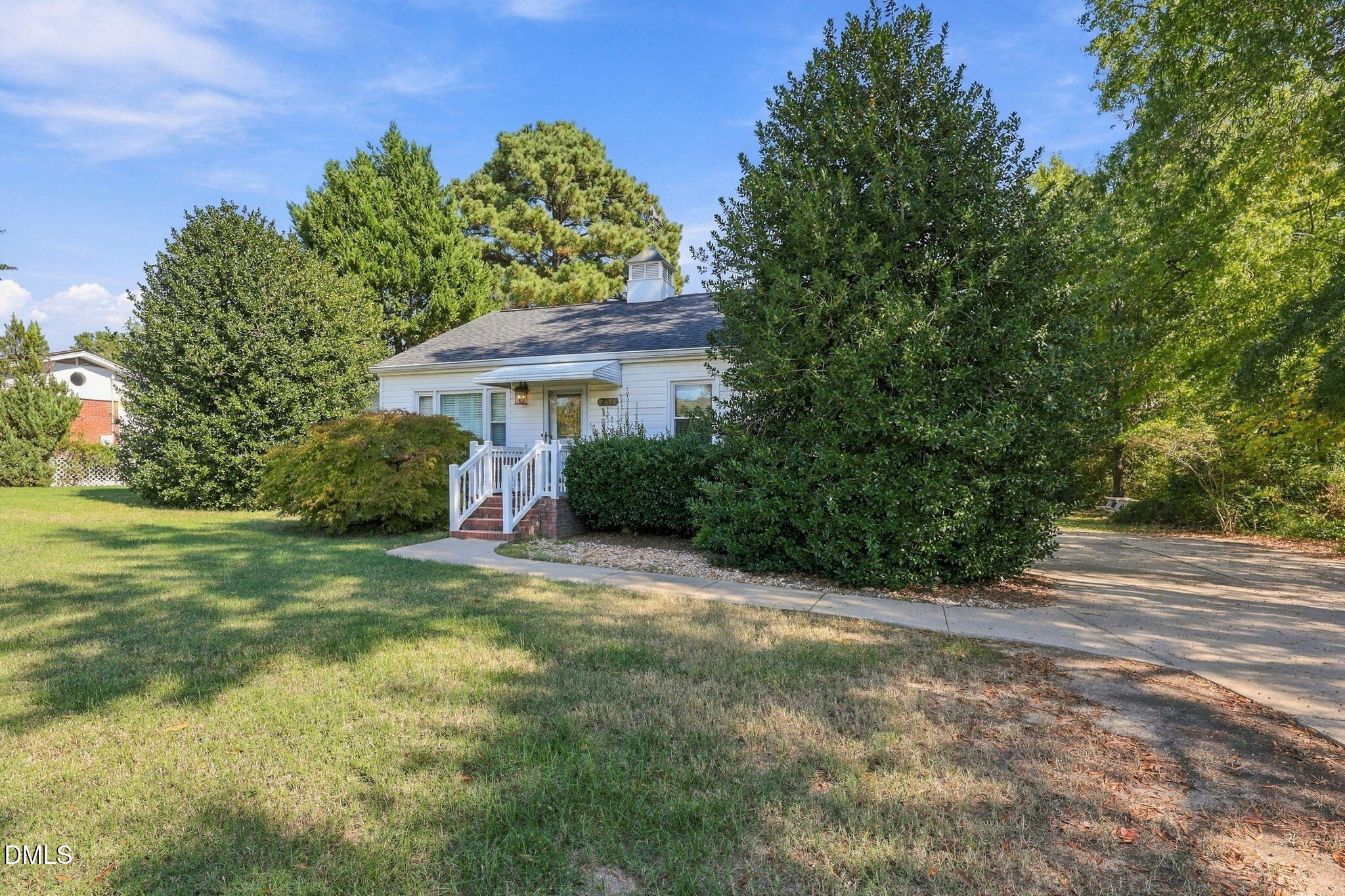717 Tingen Road Property Photo 4