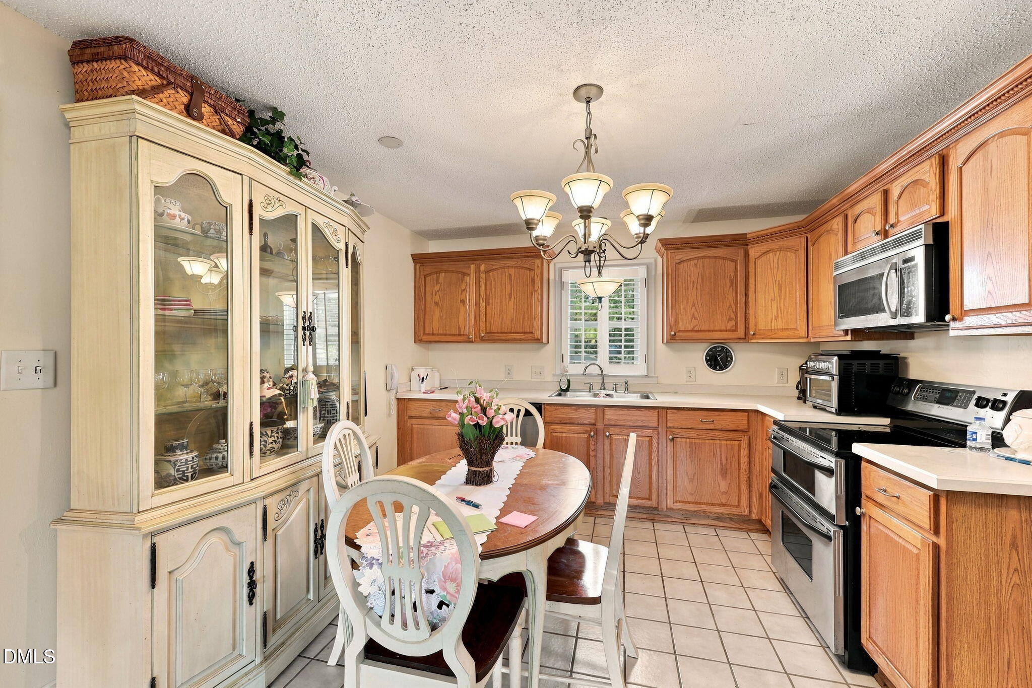 717 Tingen Road Property Photo 8