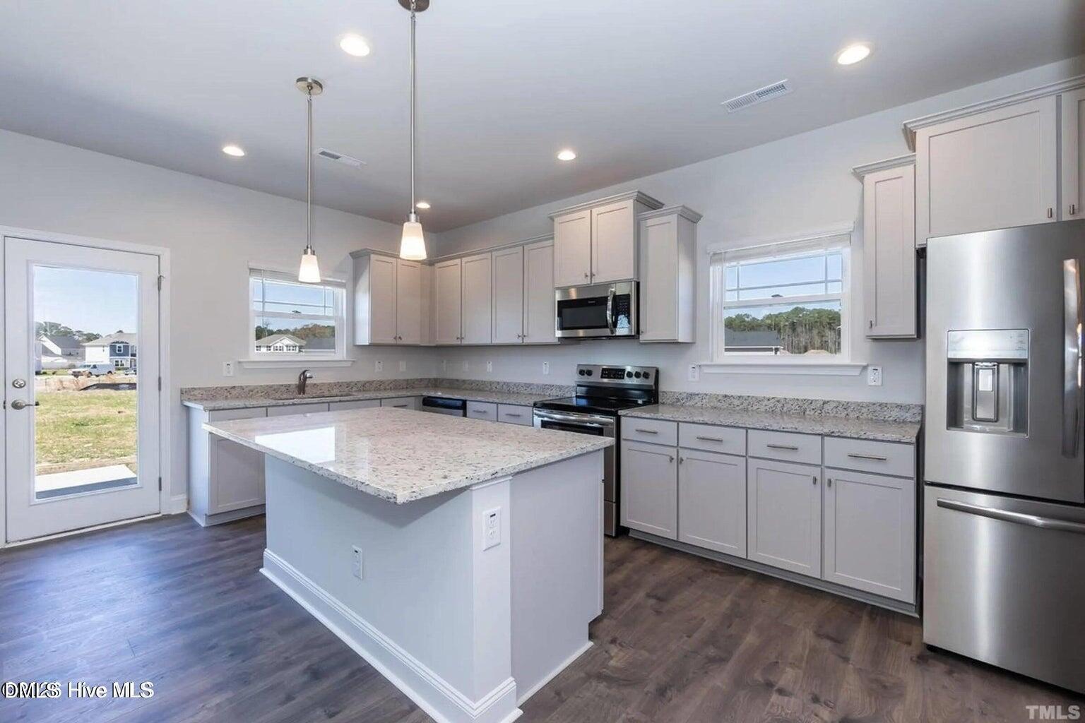 1016 Shadowpine Way Property Photo 6