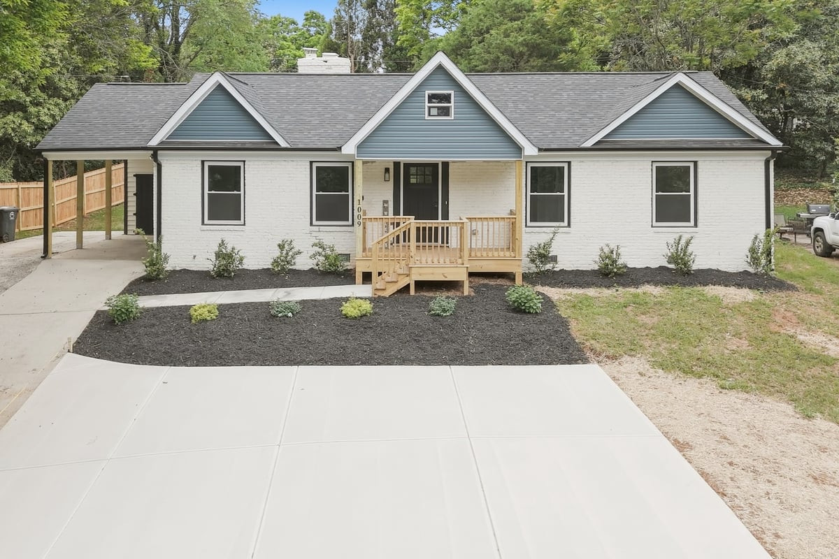 1009 Benjamin Parkway Property Photo 2