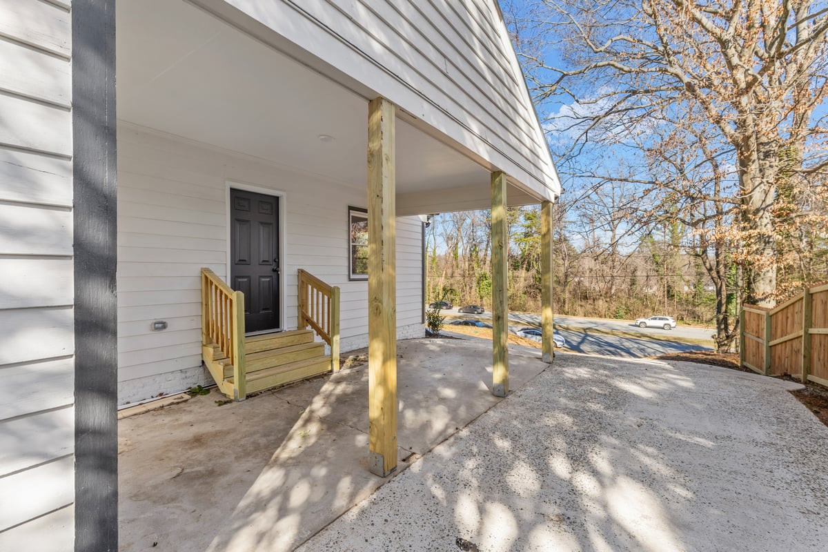 1009 Benjamin Parkway Property Photo 5