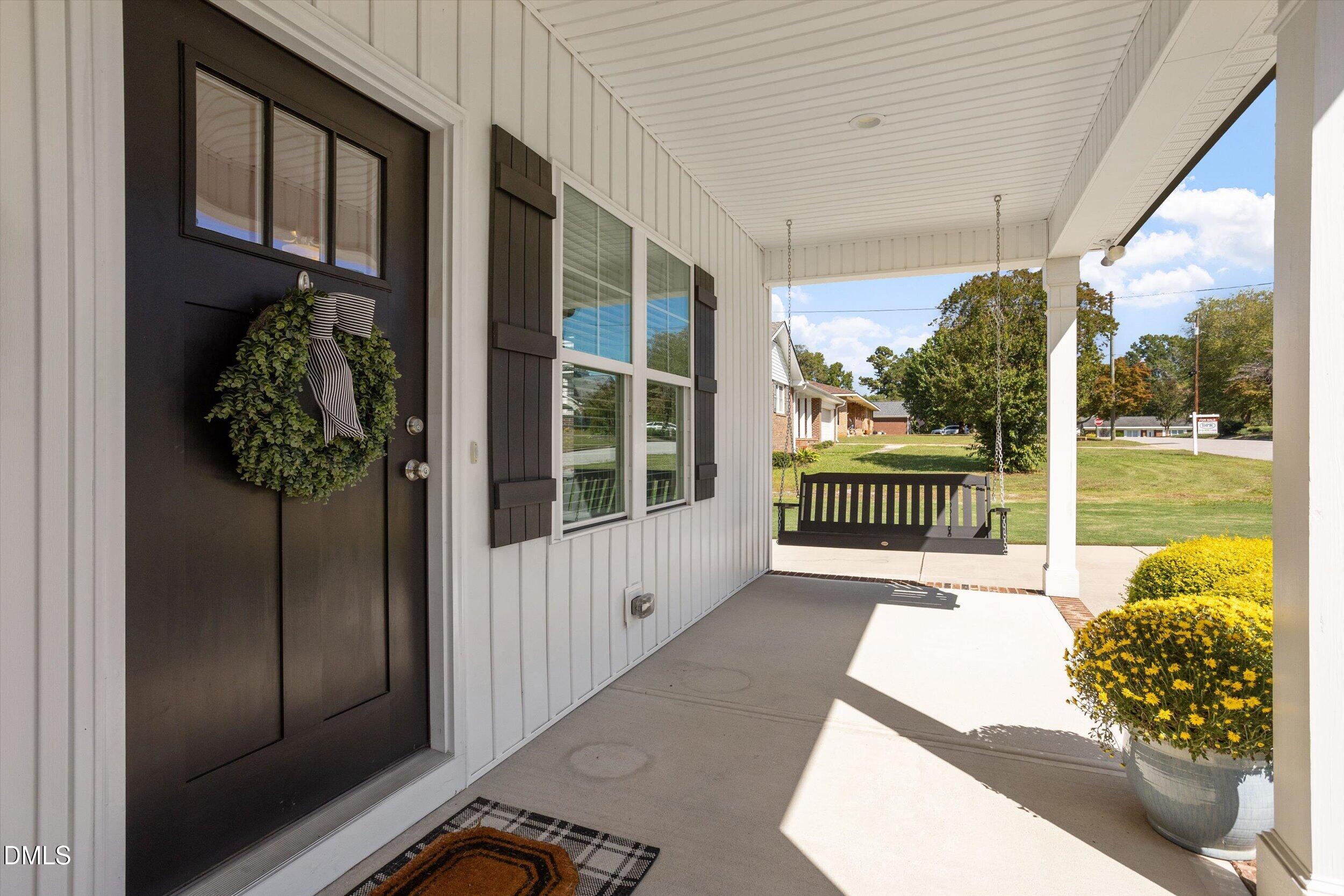 318b Crescent Drive Property Photo 4