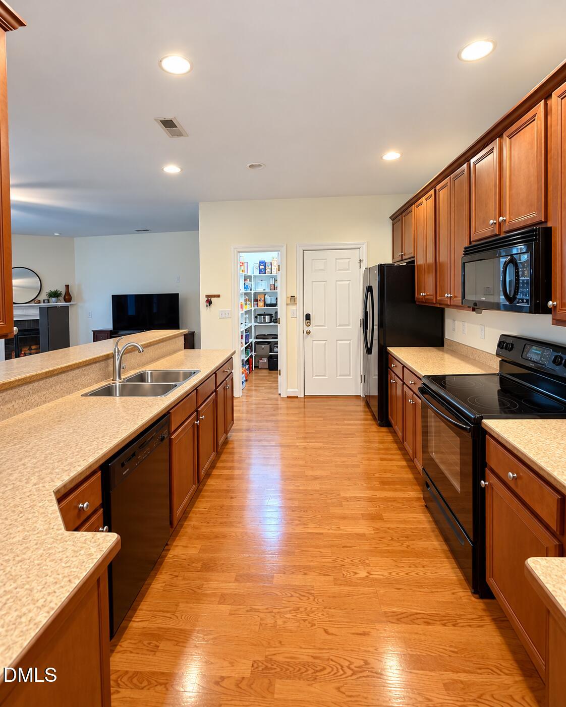 8105 Satillo Lane Property Photo 4