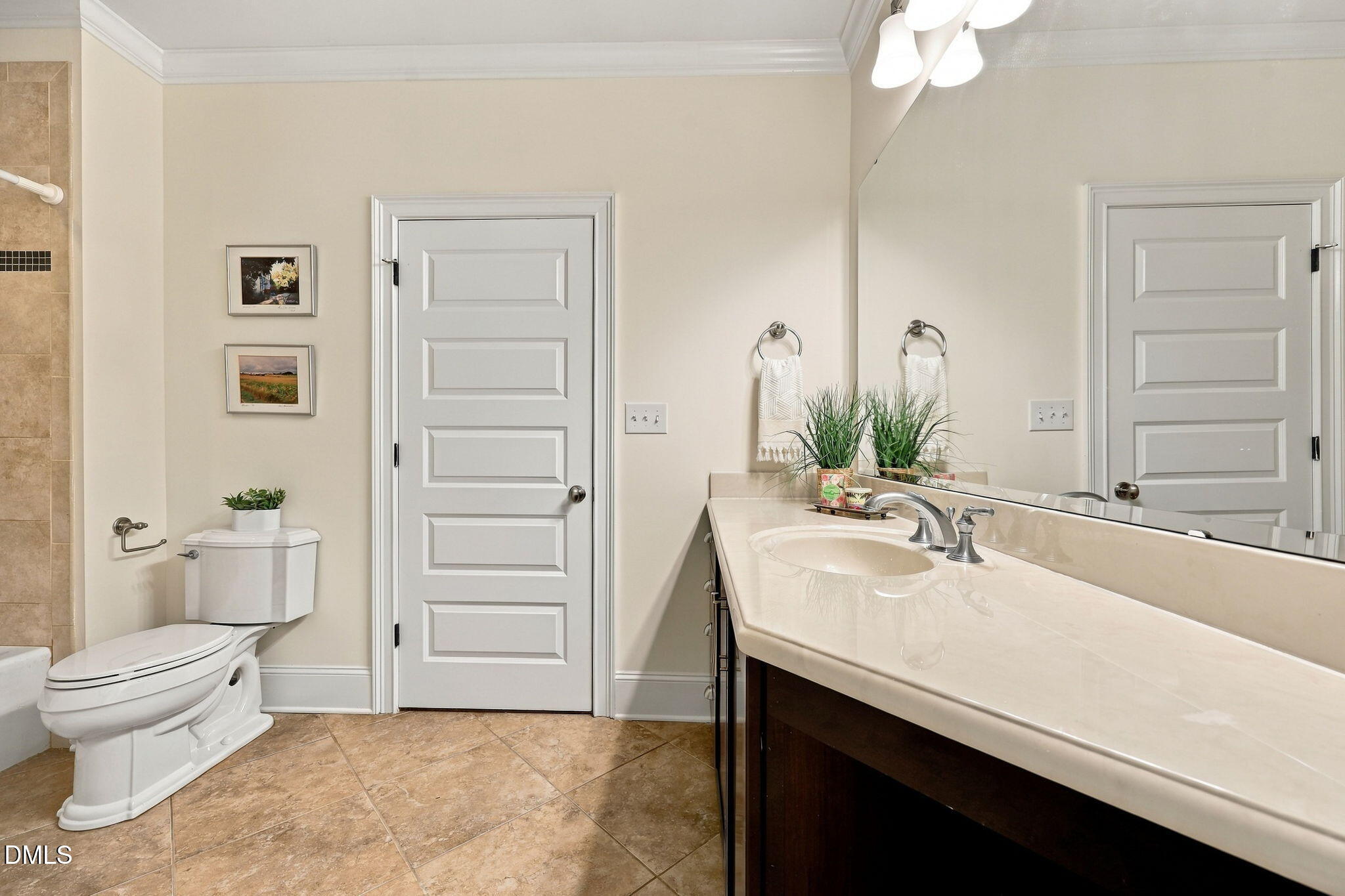 210 E Winmore Avenue Property Photo 6