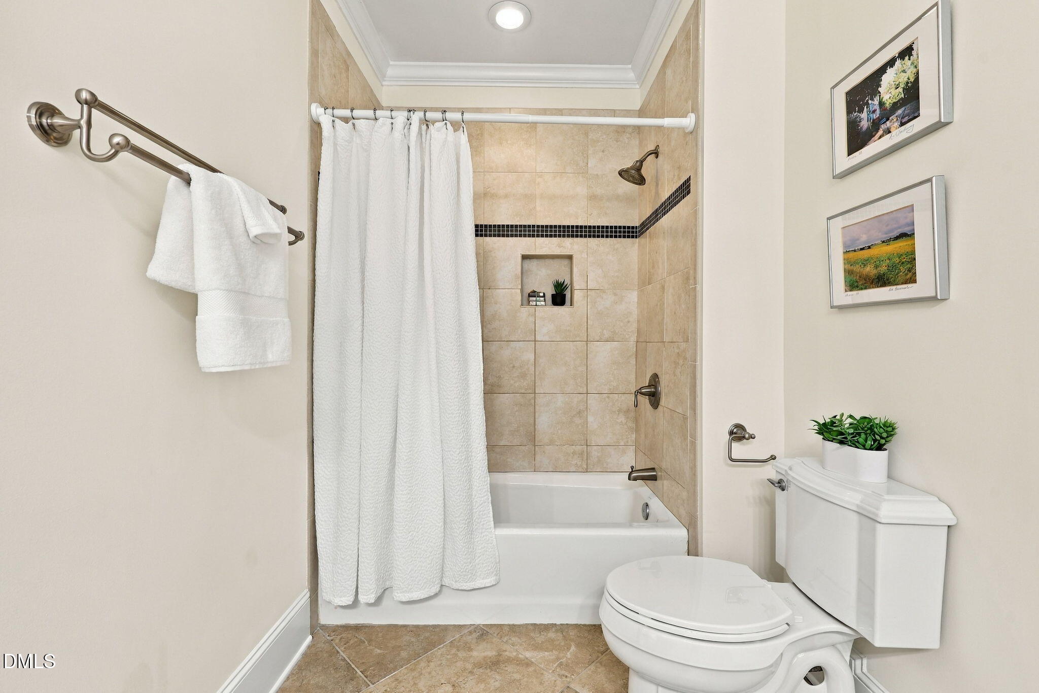 210 E Winmore Avenue Property Photo 7