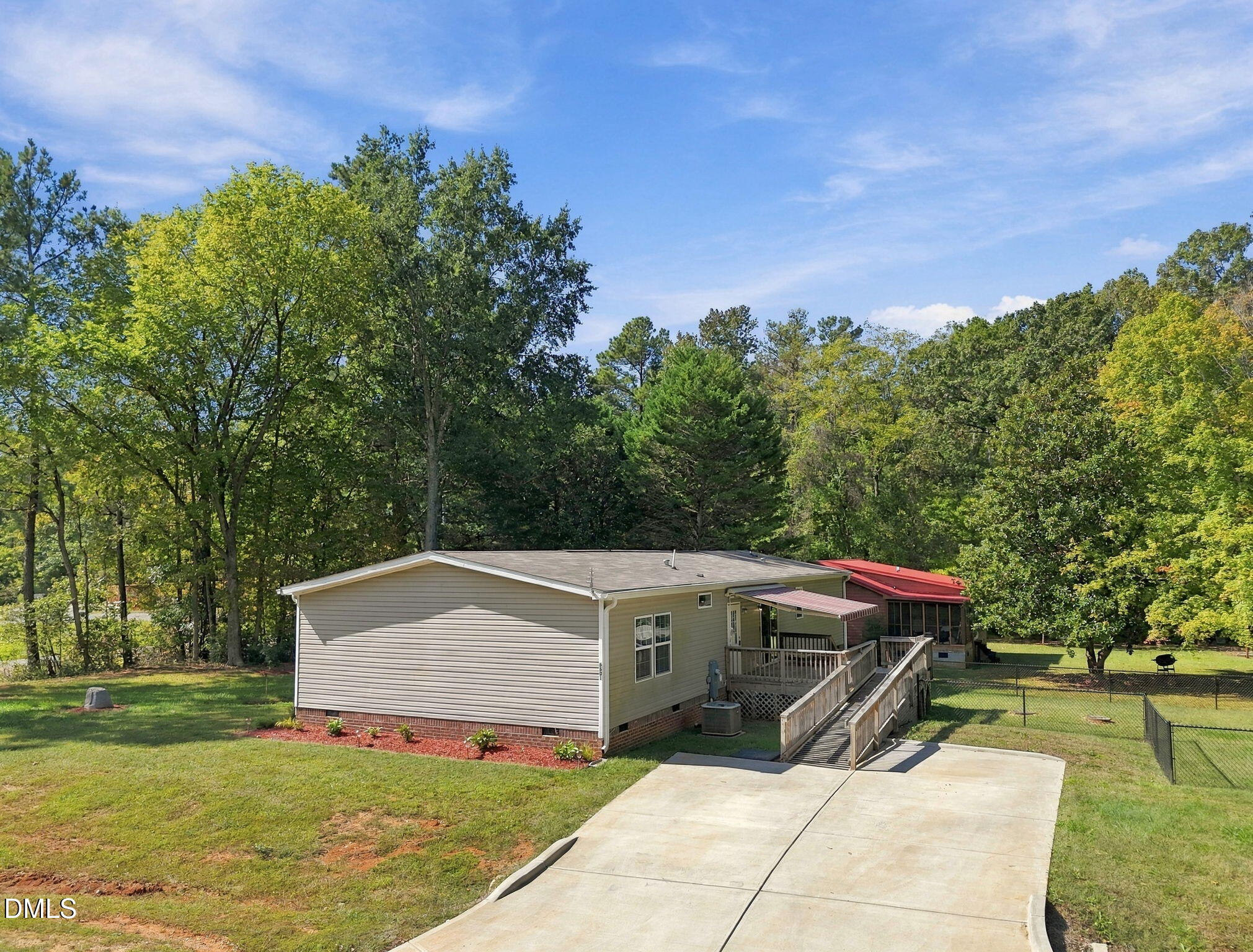 6601 Woodlawn Drive Property Photo 4