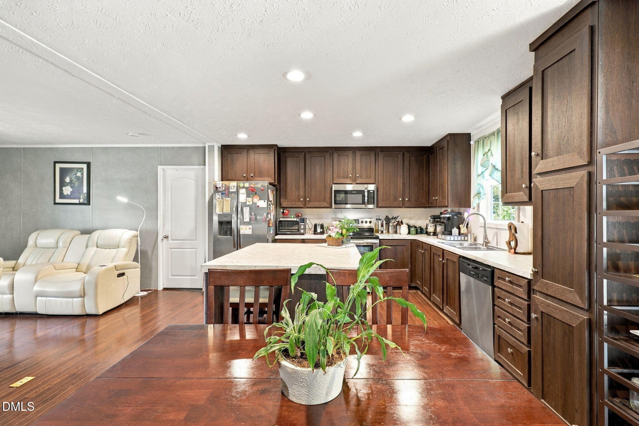 6601 Woodlawn Drive Property Photo 10
