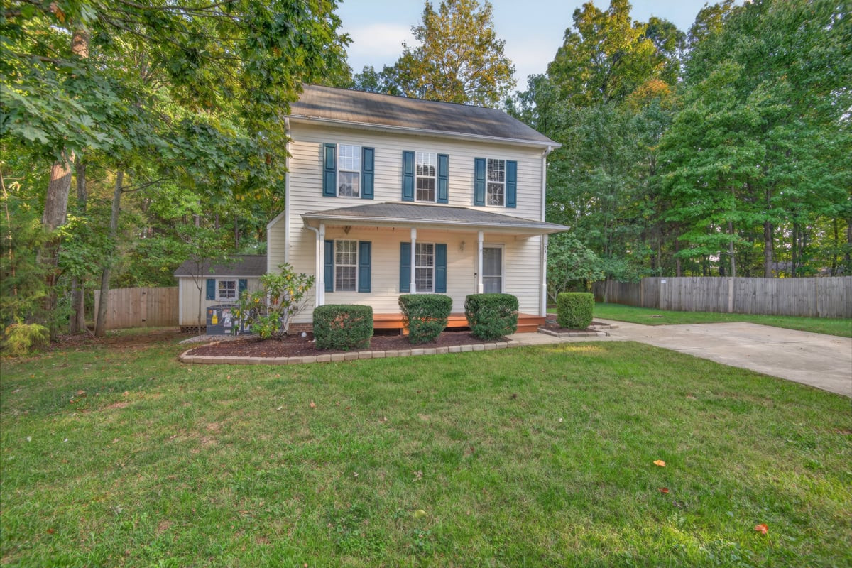 2315 Red Oak Court Property Photo 3