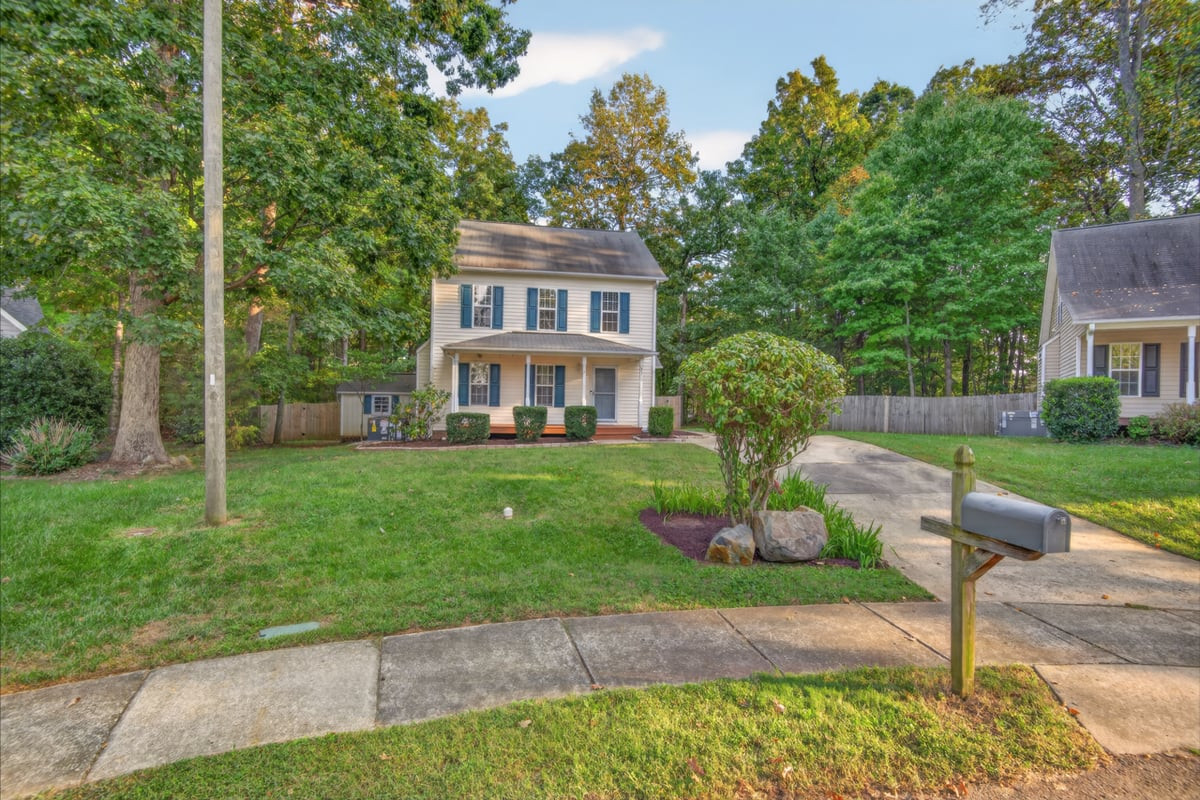 2315 Red Oak Court Property Photo 4