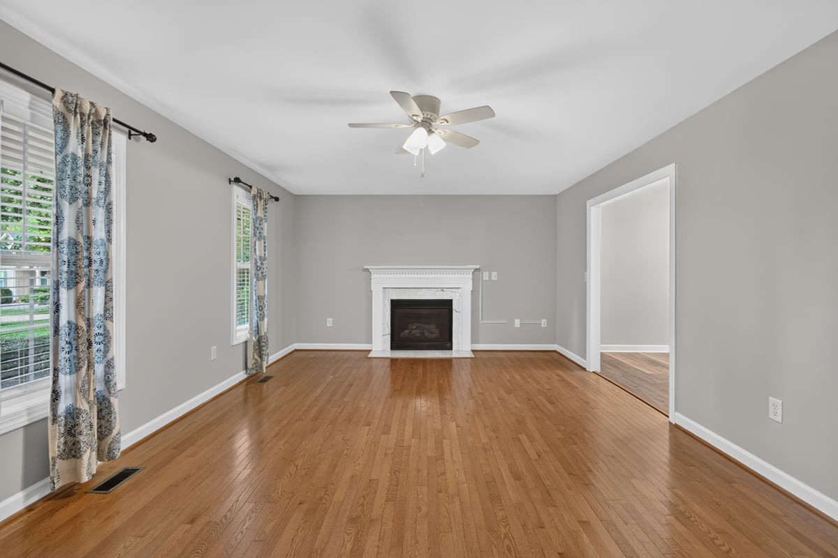 2315 Red Oak Court Property Photo 6