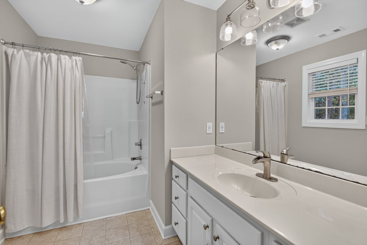 2315 Red Oak Court Property Photo 24