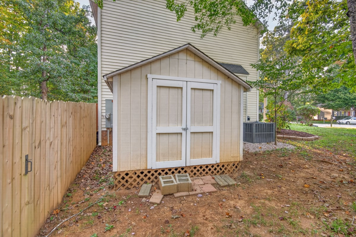 2315 Red Oak Court Property Photo 33