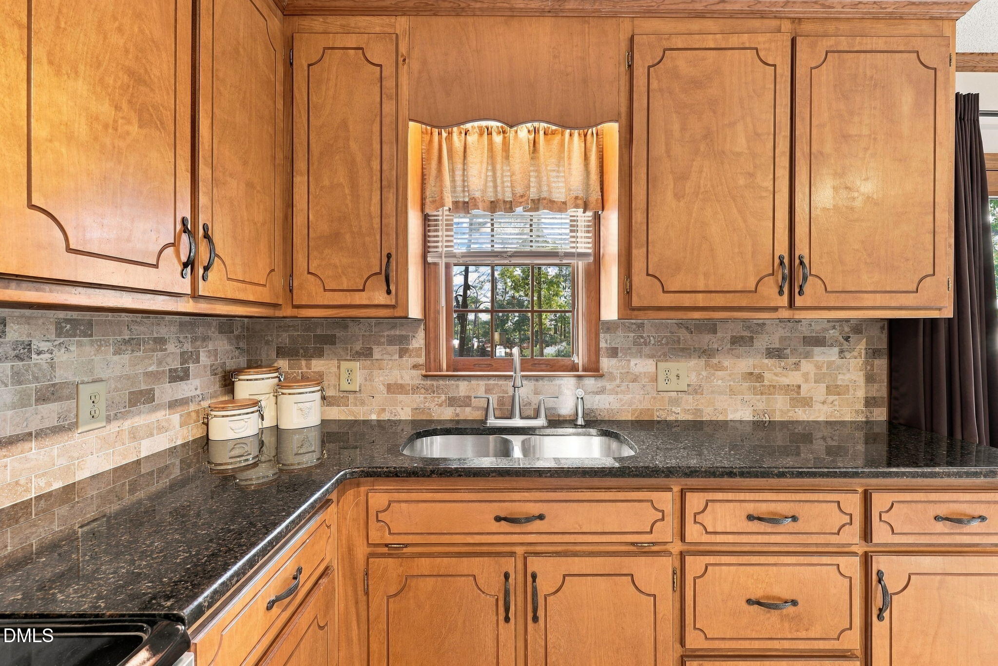 6049 Landis Road Property Photo 9