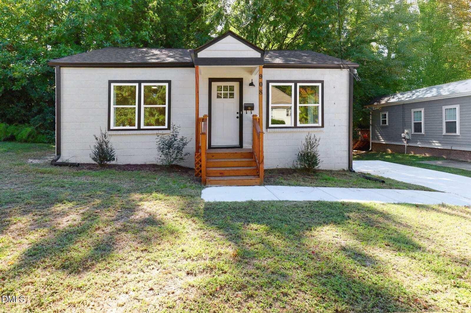 908 E Jones Street Property Photo 1
